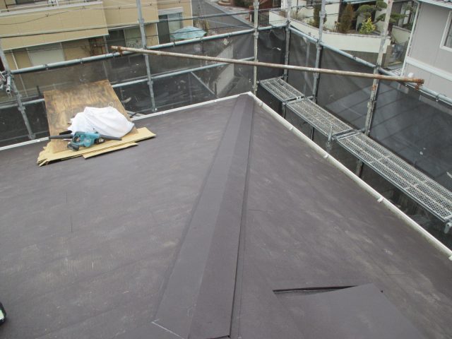 明石市での棟板金の施工